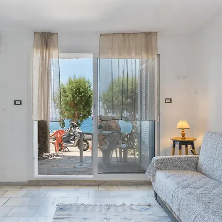 Syrios No 2 Apartment *